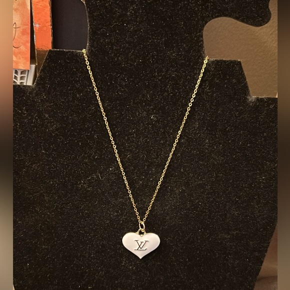 NEW LV White Enamel Heart Gold Plated Charm on Stainless Steel Chain - Picture 1 of 8